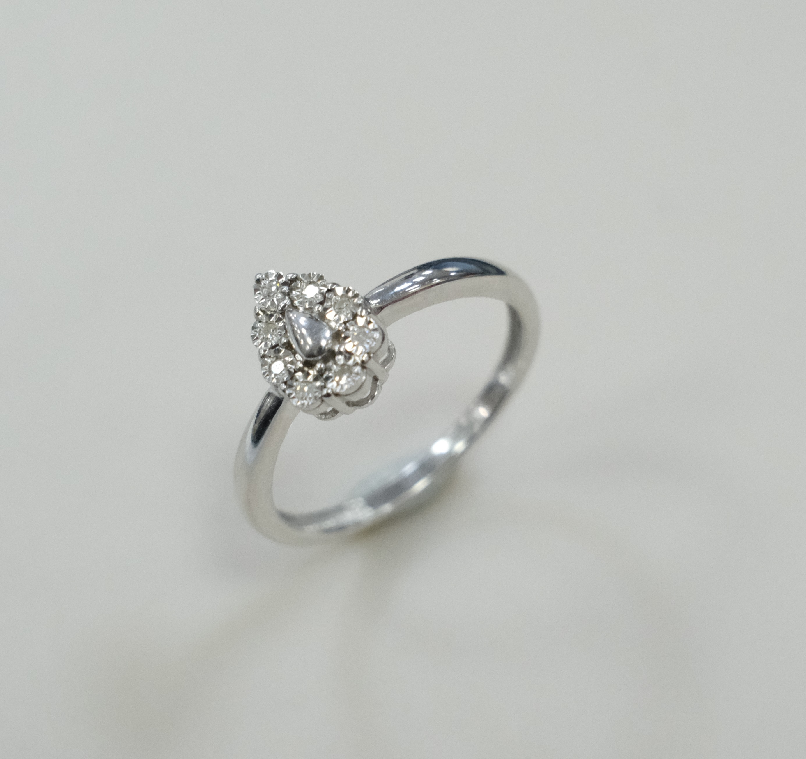 Серебряное кольцо с бриллиантами